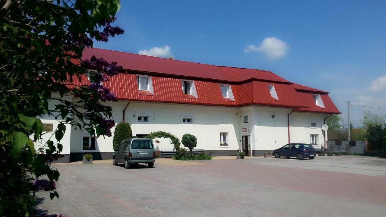 Hotel Faho Przemyśl Exteriör bild